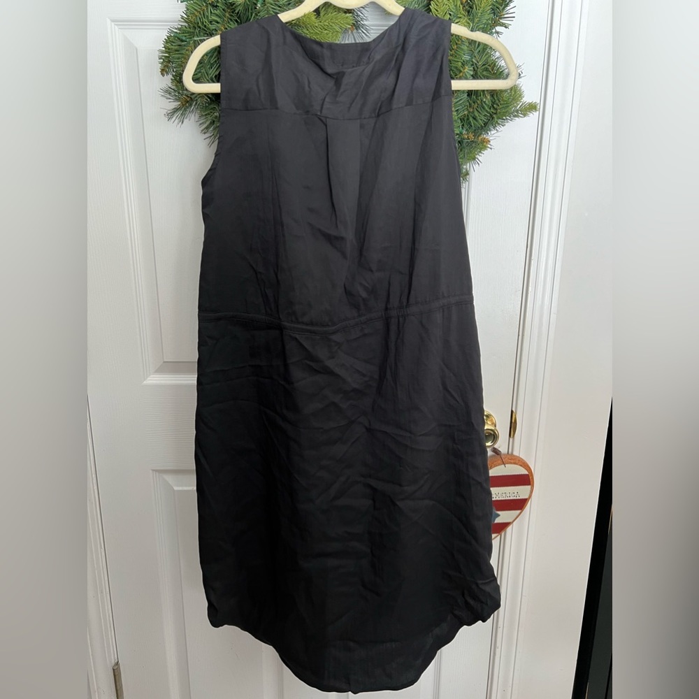 Dress nwot size large; has pockets, button-up with tie at waist, black - Picture 9 of 9